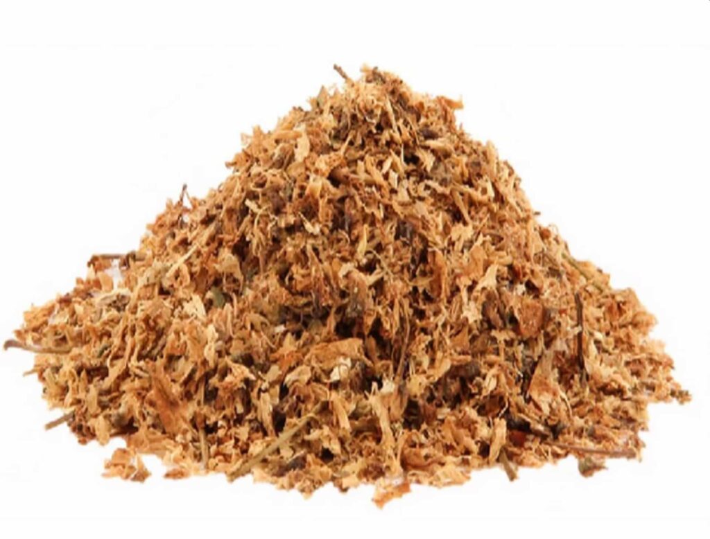 Крупный план измельченных стеблей табака